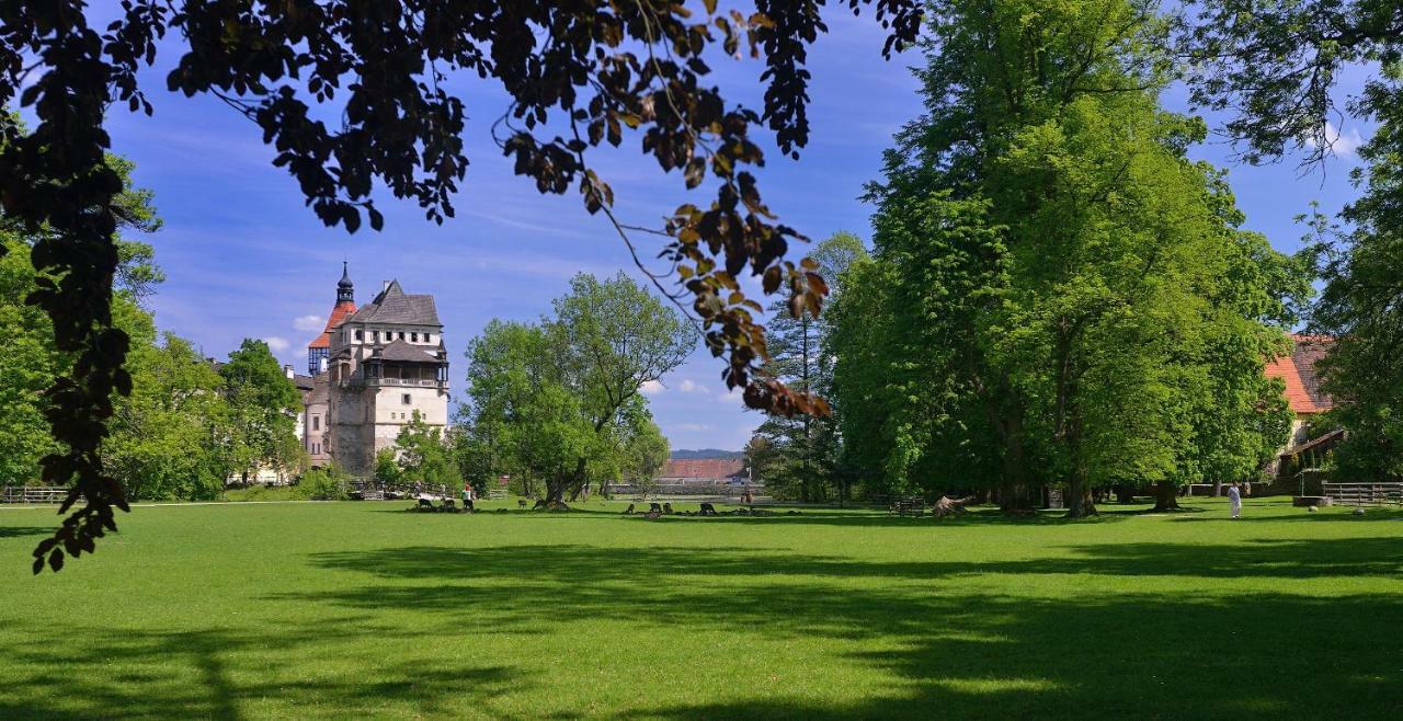 Вилла Castle Area Блатна Экстерьер фото
